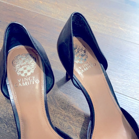 Black leather Vince Camuto D’Orsay pump. - Picture 7 of 7